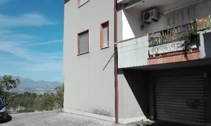 Rexer-San-Valentino-in-Abruzzo-Citeriore-Abitazione-cantina-garage-SALONE