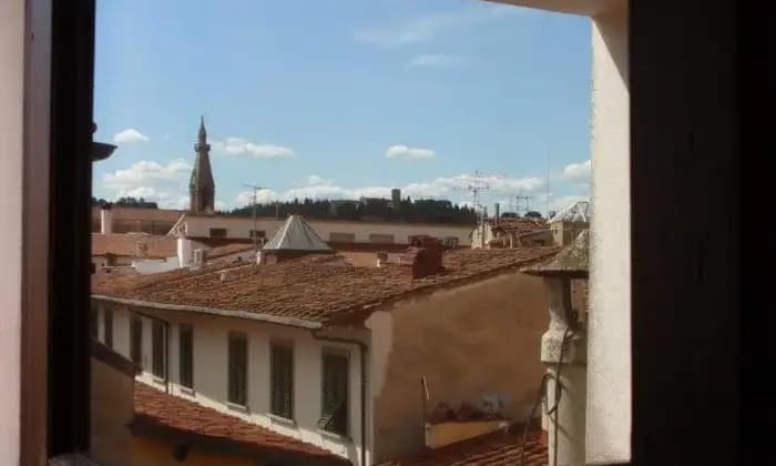 Rexer-Firenze-Attico-nel-centro-storico-Riflesso-nella-finestra