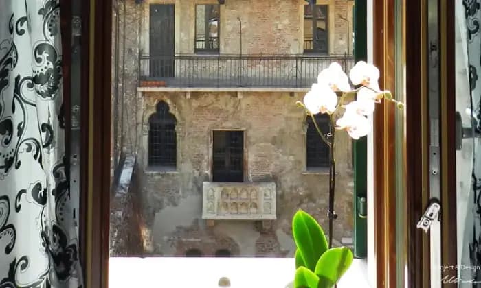 Rexer-Verona-Appartamento-davanti-al-balcone-di-Giulietta-e-Romeo-ALTRO