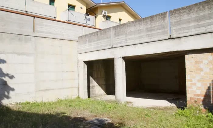 Rexer-Urbino-Ampio-appartamento-in-villetta-bifamiliare-GARAGE