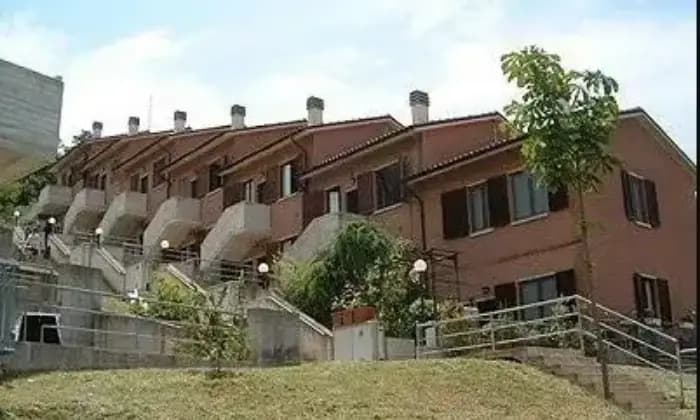 Rexer-Urbino-Vendesi-appartamento-CON-TERRAZZOURBINO-PU-Giardino