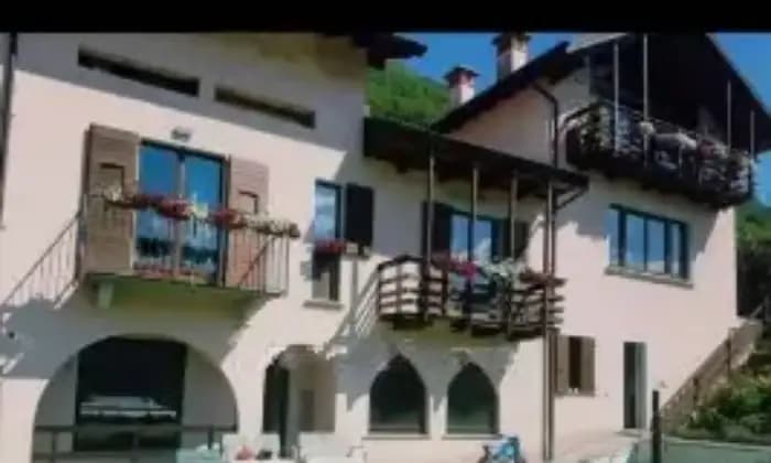 Rexer-Omegna-Villa-unifamiliare-in-vendita-in-via-Repubblica-ad-Omegna-Garage