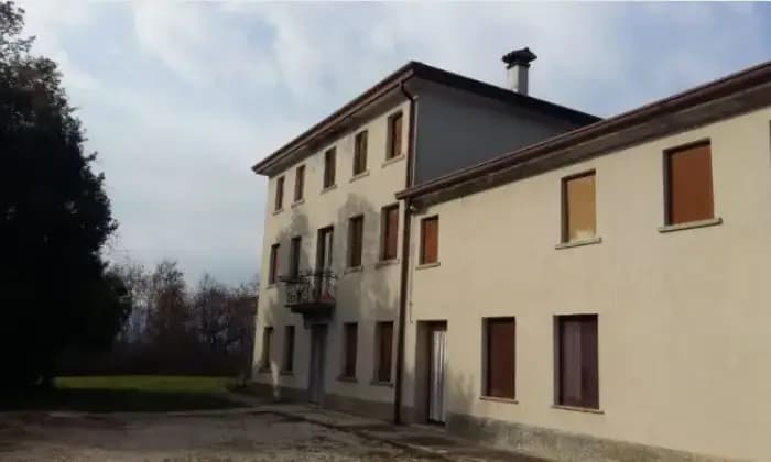 Rexer-Giavera-del-Montello-Casale-in-vendita-in-via-dei-Fiori-Giavera-del-Montello-Giardino