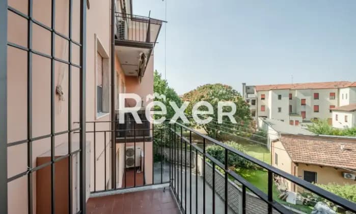 Rexer-Brescia-Ampio-trilocale-con-cantina-e-box-auto-Terrazzo