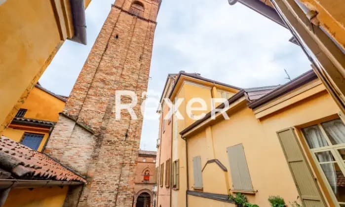 Rexer-Bologna-Centro-Storico-via-Galliera-Appartamento-mq-con-cantina-e-posti-auto-Terrazzo