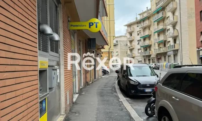 Rexer-Genova-Oregina-via-Napoli-Trilocale-da-ristrutturare-con-balconata-Terrazzo