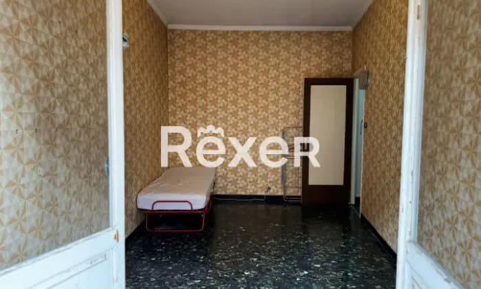 Rexer-Genova-Oregina-via-Napoli-Trilocale-da-ristrutturare-con-balconata-Altro