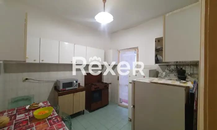 Rexer-Roma-Ostia-via-Antonio-Forni-F-Appartamento-mq-con-cantina-Cucina