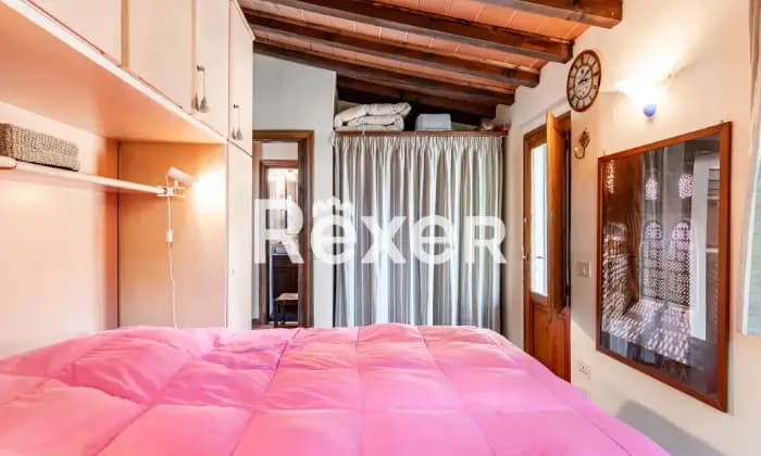 Rexer-Firenze-Firenze-via-di-Montalbano-vani-oltre-ampio-giardino-privato-con-posti-auto-Altro