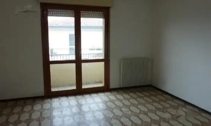Rexer-Treviso-Appartamento-m-due-camere-Carbonera-CAMERA-DA-LETTO