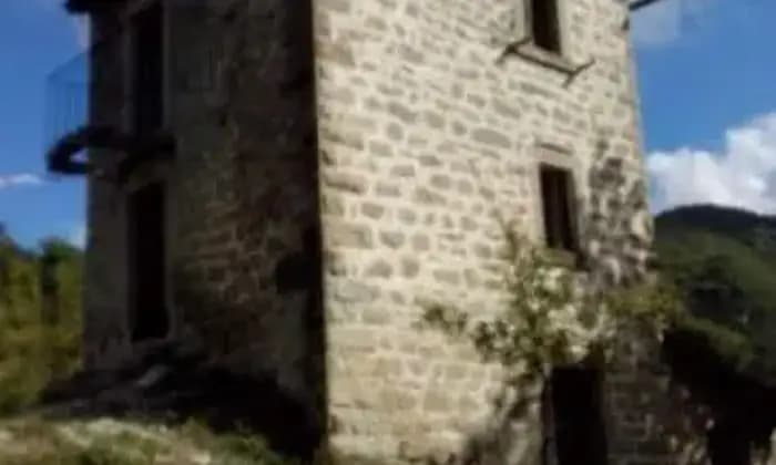 Rexer-Valle-Castellana-Antica-casa-in-pietra-nel-bosco-immersa-nei-Monti-dAbruzzo-ALTRO