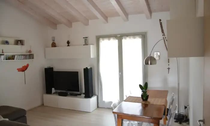 Homepal-Castel-Gabbiano-Appartamento-moderno-e-luminoso-in-zona-tranquillaSALONE