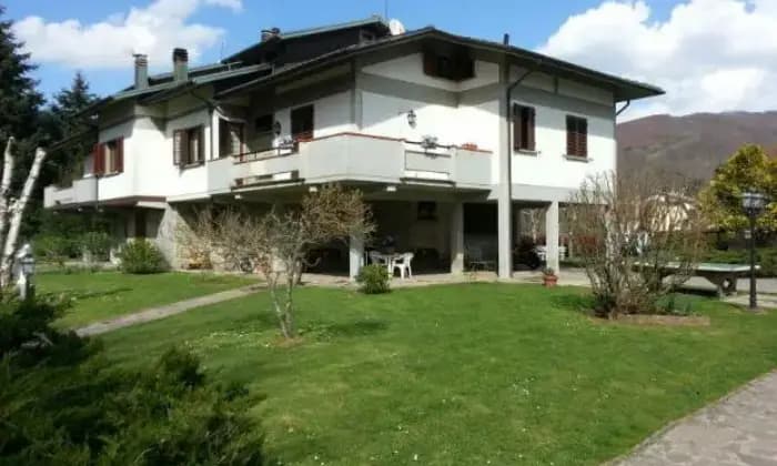 Homepal-Vernio-Villa-divisa-in-tre-appartamenti-con-il-giardino-di-mALTRO
