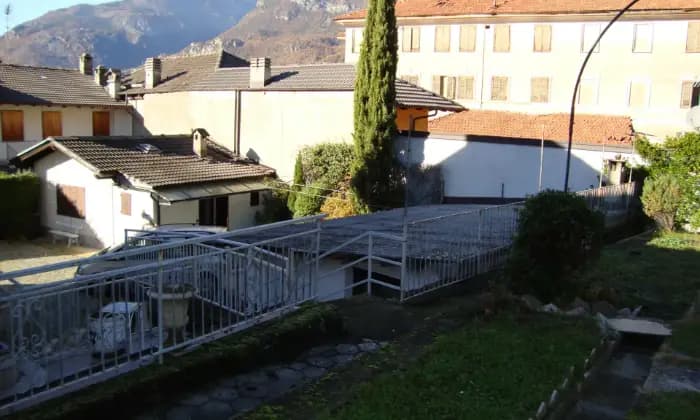 Homepal-SaintVincent-Stupenda-villa-in-Via-Battaglione-Aosta-GIARDINO