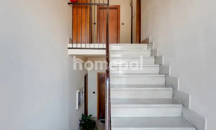 Homepal-Robbio-Appartamento-piano-alto-con-vista-panoramica-sulla-cittENTRATA