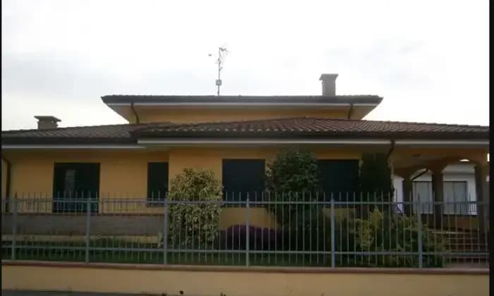Homepal-Castagnaro-Villetta-indipendente-e-capannoneTerrazzo