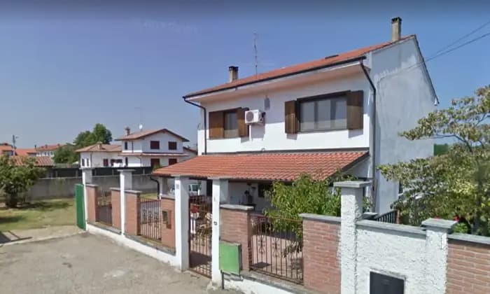 Homepal-Suardi-Villa-in-vendita-in-via-Maestra-a-SuardiTerrazzo