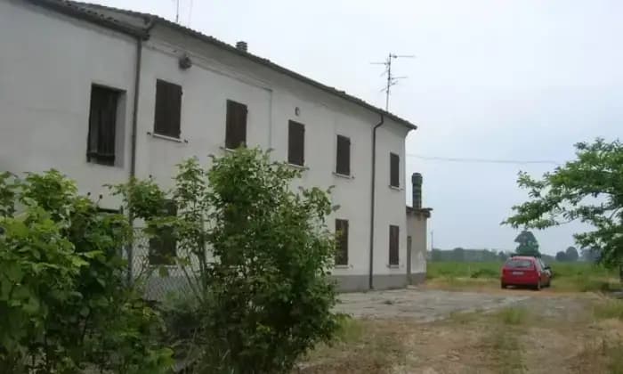 Homepal-Borgofranco-sul-Po-Casa-di-campagna-con-biolche-di-terra-capannoneGiardino