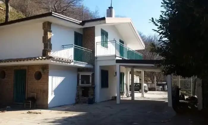 Homepal-Monteforte-Irpino-Casa-rurale-e-castagneto-di-un-ettaroGiardino