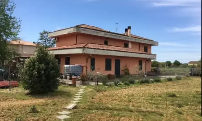 Homepal-Altopascio-Vendesi-villa-indipendente-con-terrenoALTOPASCIO-LUGiardino