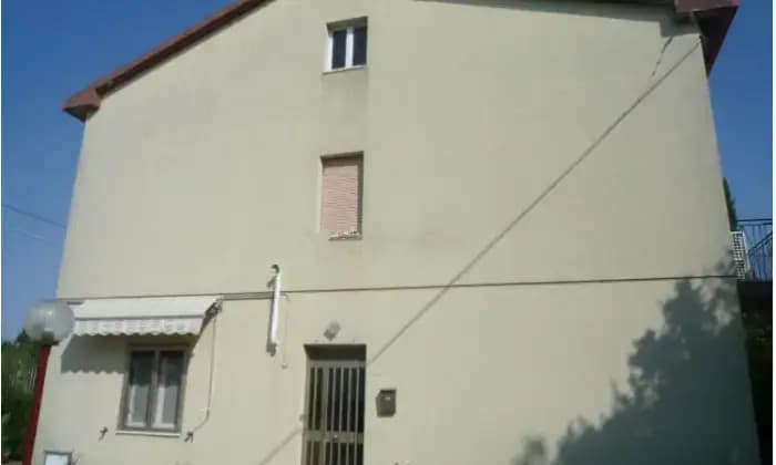 Homepal-Osimo-Casa-colonica-in-vendita-in-via-Recanati-ad-OsimoTerrazzo
