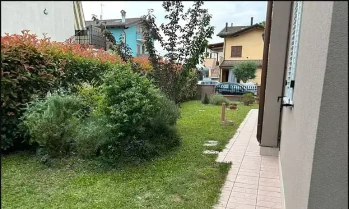 Homepal-Ravenna-Villa-singola-con-giardino-a-RavennaGiardino