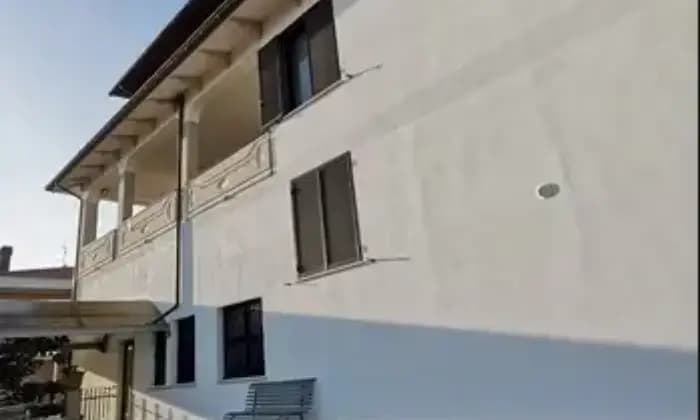 Homepal-Notaresco-Vendesi-villetta-con-due-appartamenti-e-garage-Garage