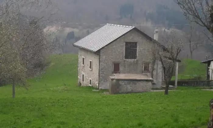 Rexer-Lauco-Casa-con-rustico-e-terreni-ALTRO