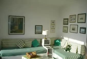 Rexer-La-Maddalena-Appartamento-per-vacanza-SALONE-con-angolo-cottura