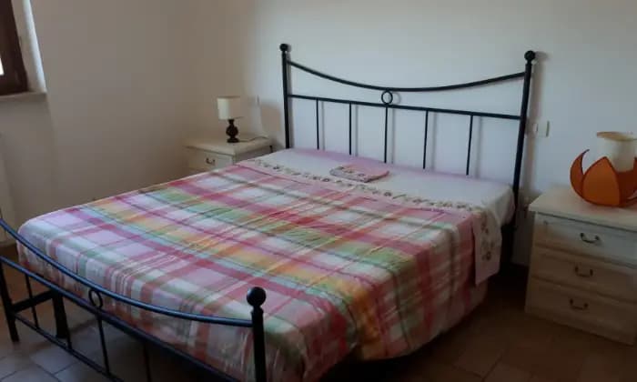 Rexer-Fossato-di-Vico-Trilocale-in-perfette-condizioni-CAMERA-DA-LETTO