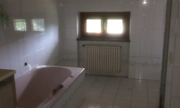 Rexer-Massarosa-Appartamento-piano-in-bifamiliare-BAGNO