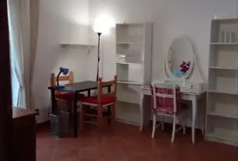 Rexer-Roma-Due-deliziose-stanze-singole-in-appartamento-CAMERA-DA-LETTO