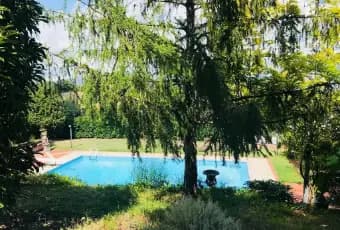 Rexer-Fabriano-Villa-prestigiosa-con-piscina-SALONE