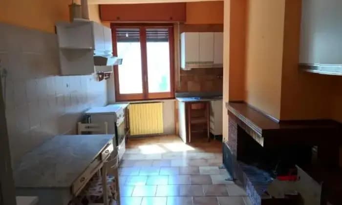 Rexer-Fagnano-Alto-Casa-in-campagna-con-ampio-terrazzo-coperto-CUCINA