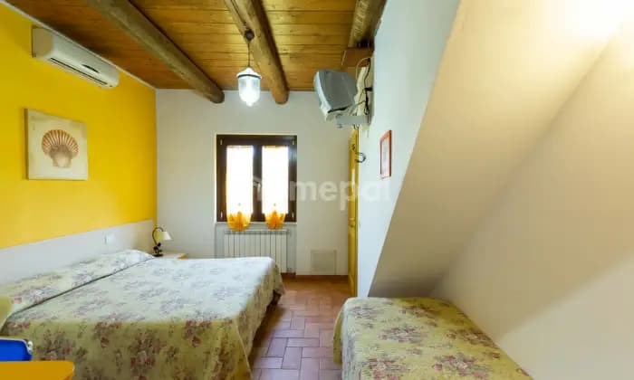 Rexer-Valentano-MAGNIFICO-CASALE-RISTRUTTURATO-CON-ANNESSI-AGRICOLI-CAMERA-DA-LETTO-CON-BAGNO