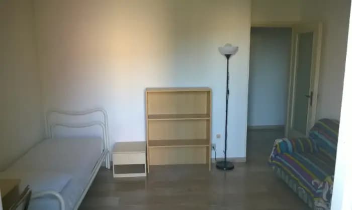 Rexer-Pavia-Per-tre-o-quattro-studentesse-in-centro-CAMERA-DA-LETTO