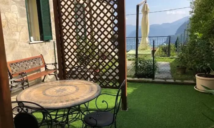 Rexer-Plesio-Villa-plurifamiliare-via-per-Barna-Plesio-Giardino