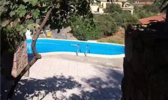 Rexer-Budoni-Casa-vacanza-con-piscina-GIARDINO