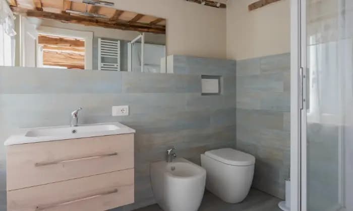 Rexer-San-Ginesio-Finemente-ristrutturata-Casa-nel-BORGO-a-COLDELLAIO-di-San-Ginesio-MC-BAGNO