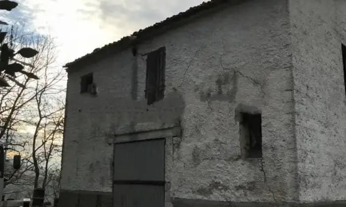 Rexer-MontescudoMonte-Colombo-Casa-colonica-via-Monte-Valecchio-ALTRO