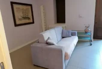 Rexer-Catania-Affittasi-appartamento-situato-in-un-vicoletto-della-Piazza-Carlo-Alberto-SALONE