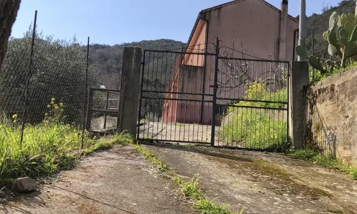 Rexer-San-Mauro-Castelverde-Casa-abitabile-con-terreno-Prospetto