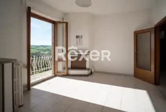 Rexer-Urbisaglia-Luminoso-appartamento-con-garage-CUCINA