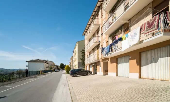 Rexer-Urbisaglia-Luminoso-appartamento-con-garage-ESTERNO