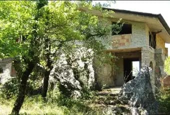 Rexer-Maenza-Vendesi-villa-in-pietra-in-Via-Scavecchia-a-Maenza-LT-ALTRO