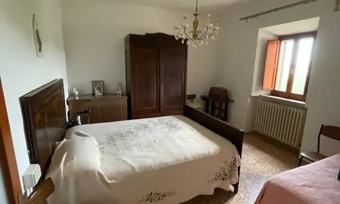 Rexer-Arcevia-Vendesi-appartamento-in-Via-San-Martino-a-Arcevia-AN-CAMERA-DA-LETTO