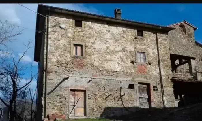 Rexer-Castel-Focognano-Vendita-casolare-casentino-CAMERA-DA-LETTO