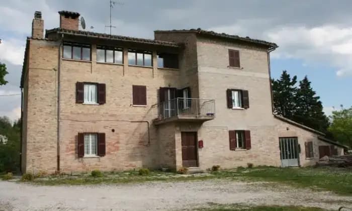 Rexer-Urbino-Vendesi-Rustico-Casale-in-Strada-Provinciale-delle-Cesane-a-Urbino-PUALTRO