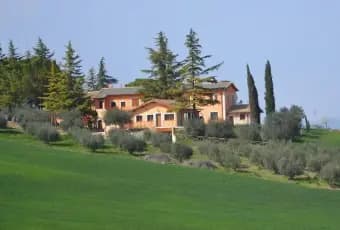 Rexer-Perugia-Country-Resort-Agriturismo-in-VENDITA-GIARDINO