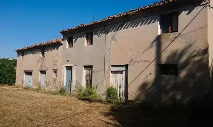Rexer-Mondolfo-Casa-colonica-da-ristrutturare-con-grande-terreno-a-Mondolfo-Facciata